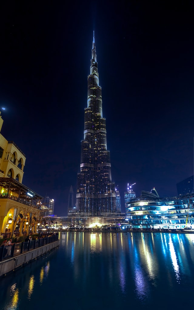 tallest building in the world at night
